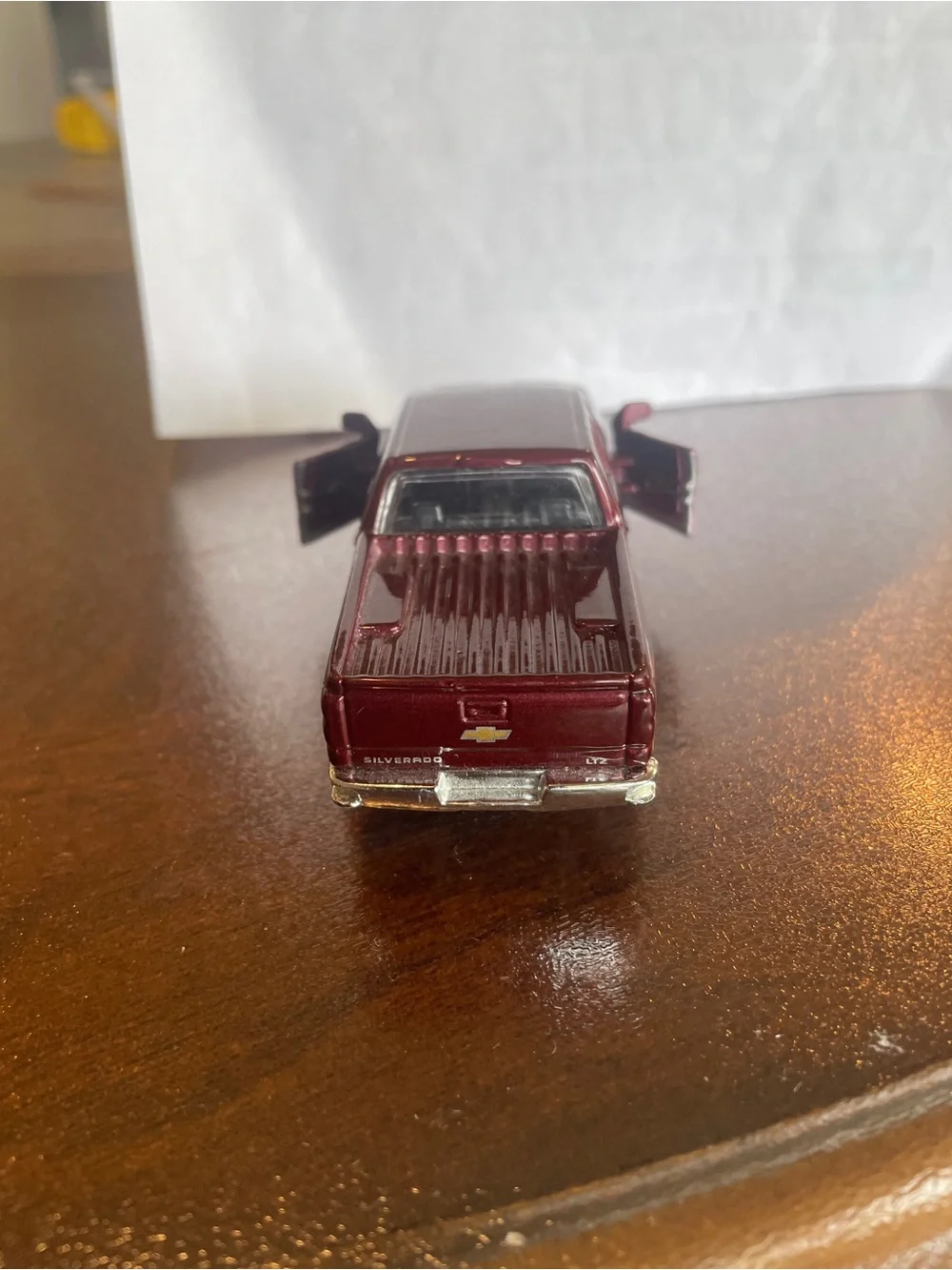 2014 Chevy Silverado 1500 Z71 MAISTO 1:52 scale,Pull Back ,opening Doors.